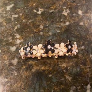 Black and White Flower Stretch Bracelet